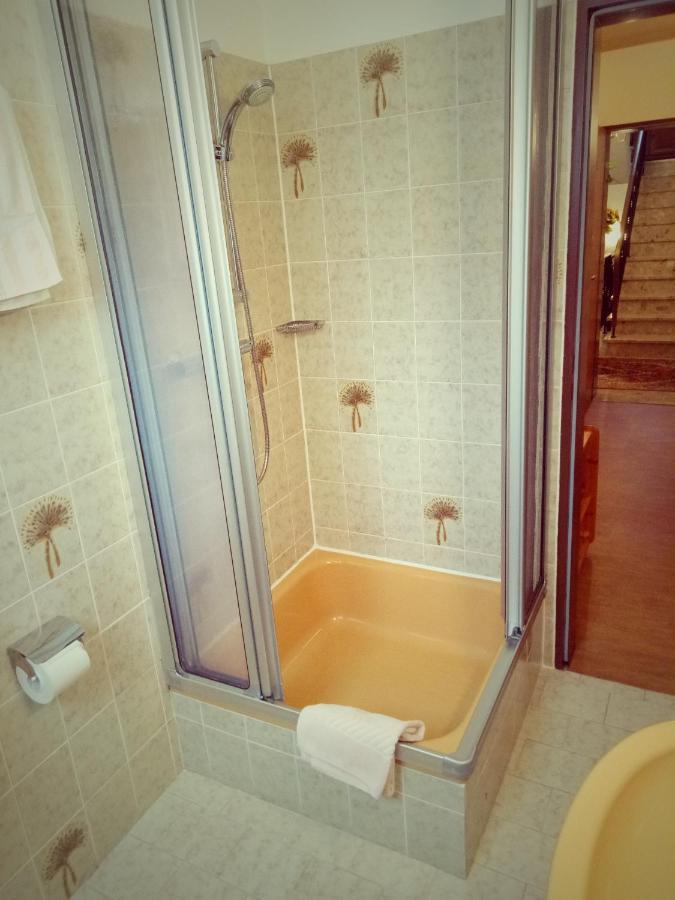 Alte Weinstube Hotell Enkirch Exteriör bild